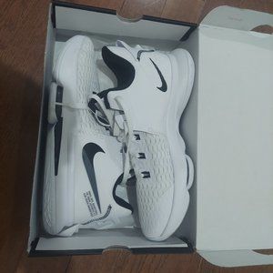 Lebron Witness V (white/black) Size 10.5